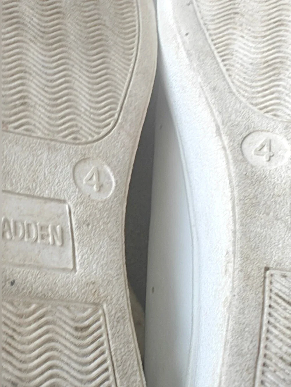 Steve Madden Payden Sneakers Girls Size 4 Silver Star Metallic Silver